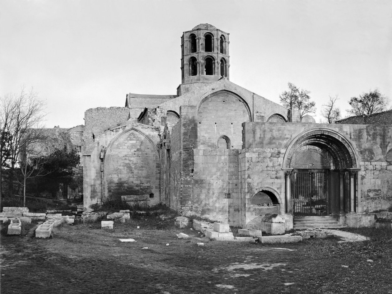 Igreja de Saint-Honoratus em Les Alyscamps de Romanesque