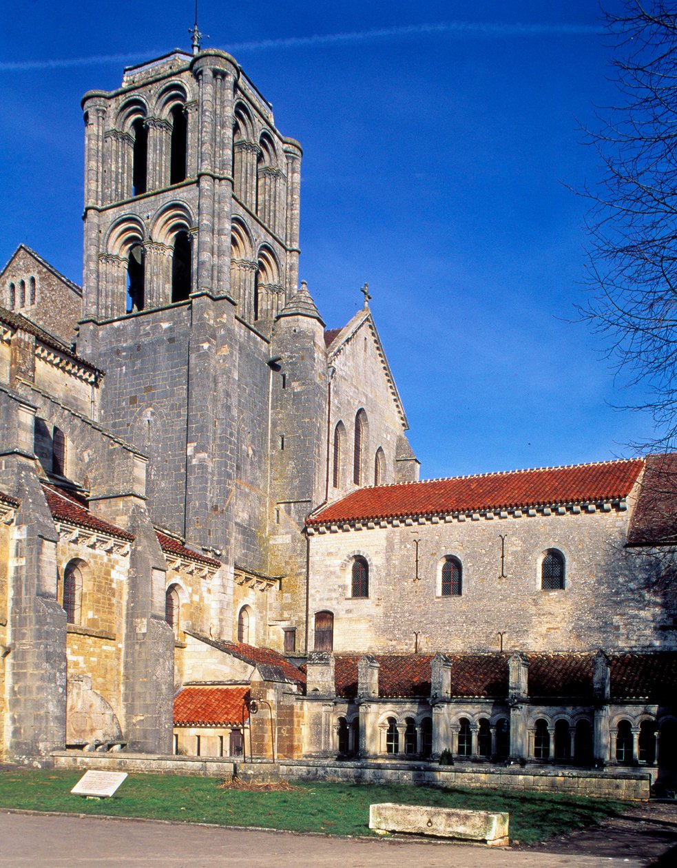 Basílica de Vezelay (Yonne, Bourgogne), vista do exterior de Romanesque