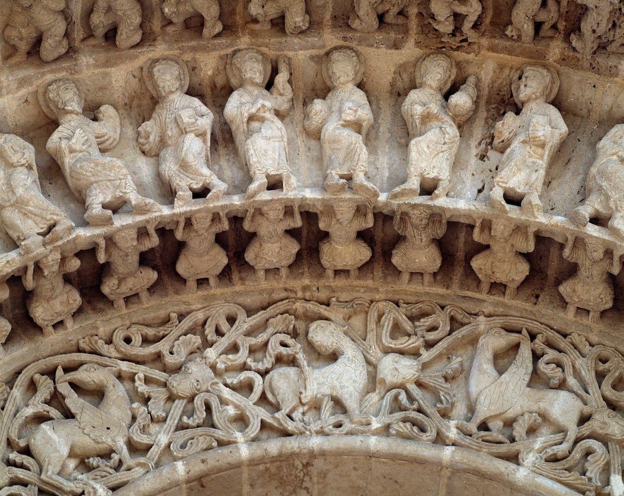 Detalhe das esculturas do portal sul de Romanesque