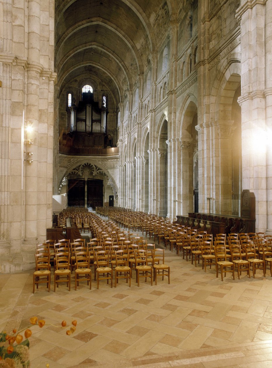 Interior da Catedral de São Lázaro d