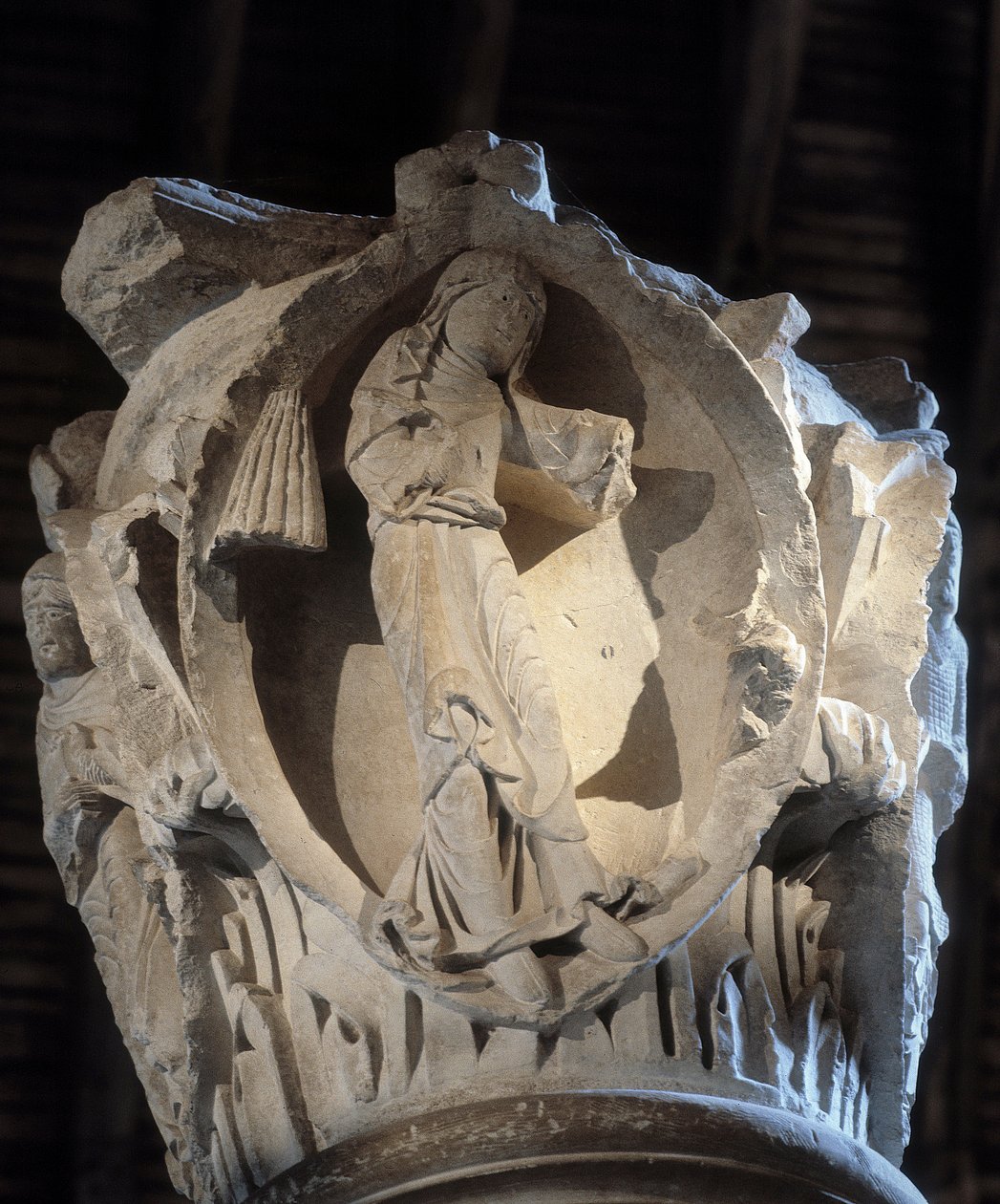 Prudência: Capital do coro (escultura de Romanesque