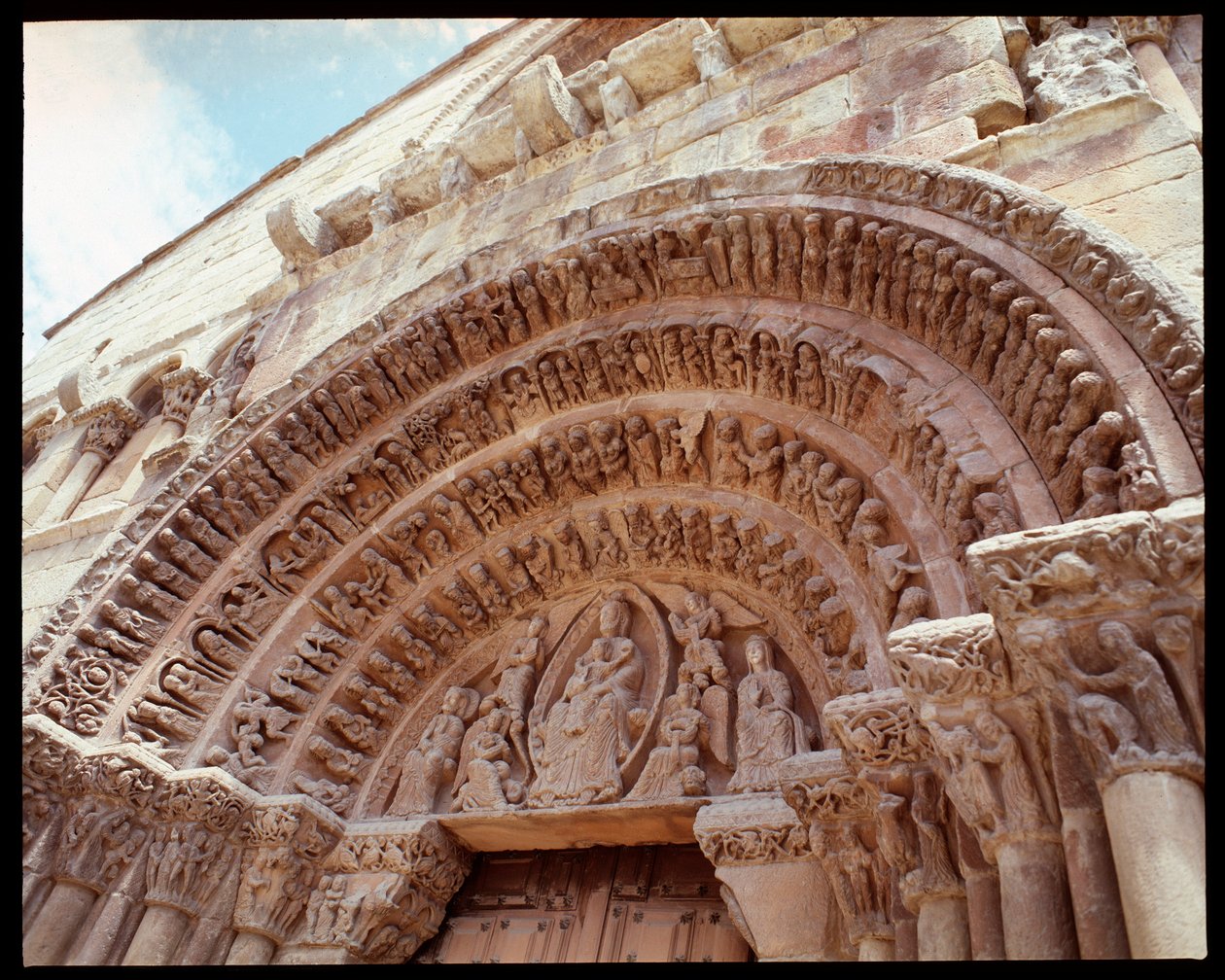 Arte românica: tímpano da igreja de São Domingos (Iglesia de Santo Domingo, tímpano da igreja de São Domingos) Soria, Espanha de Romanesque