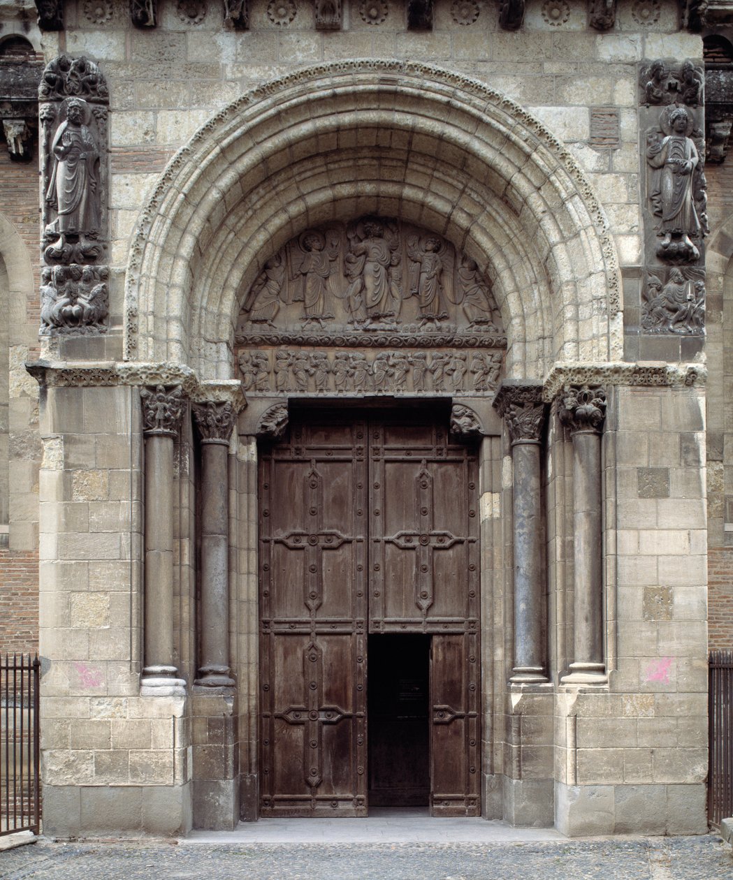 Portal Sul da Basílica de Romanesque