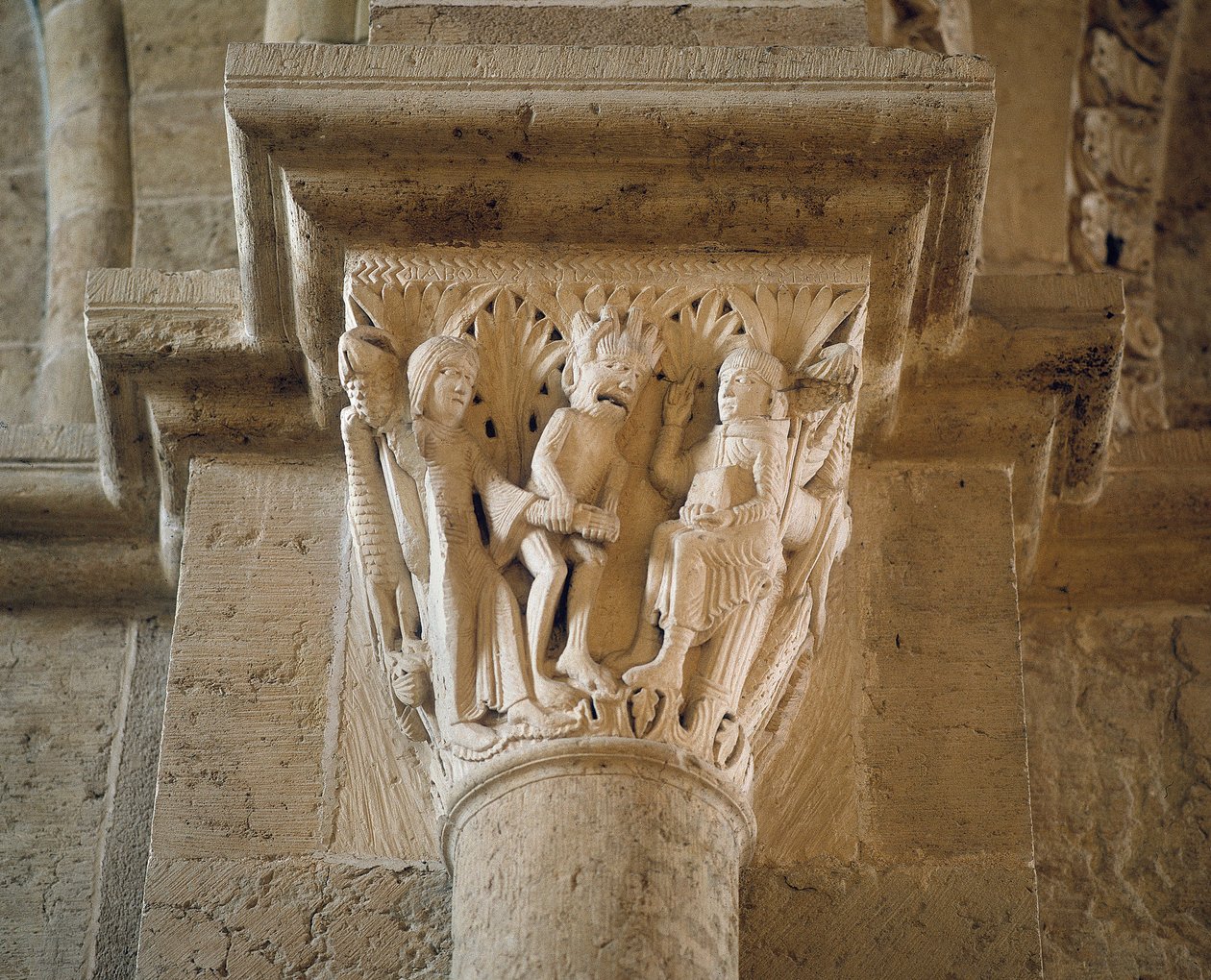 O diabo mostra uma mulher a São Benedito para o tentar, capital do narthex (escultura) de Romanesque