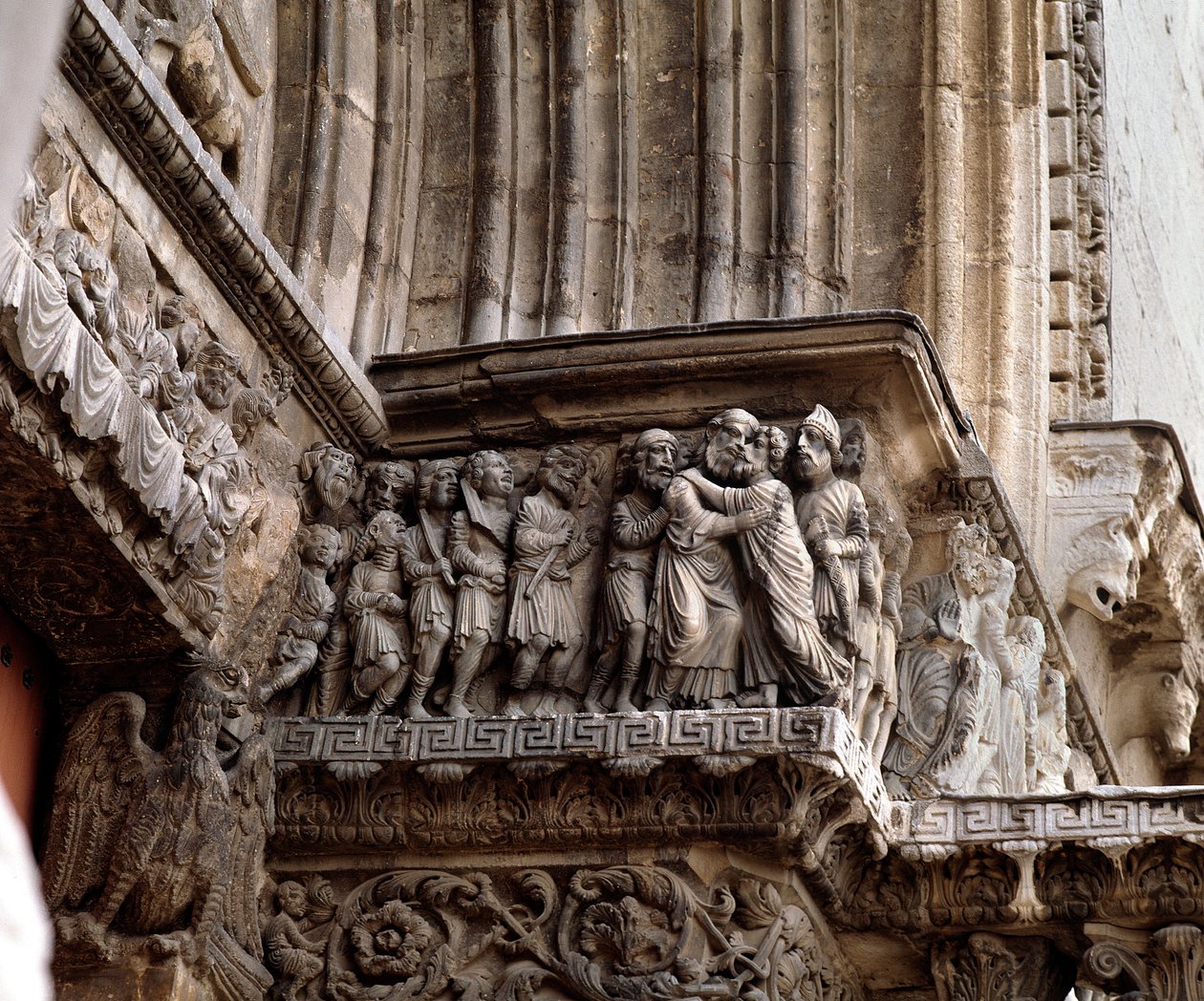 O beijo de Judas, friso do portal de Romanesque