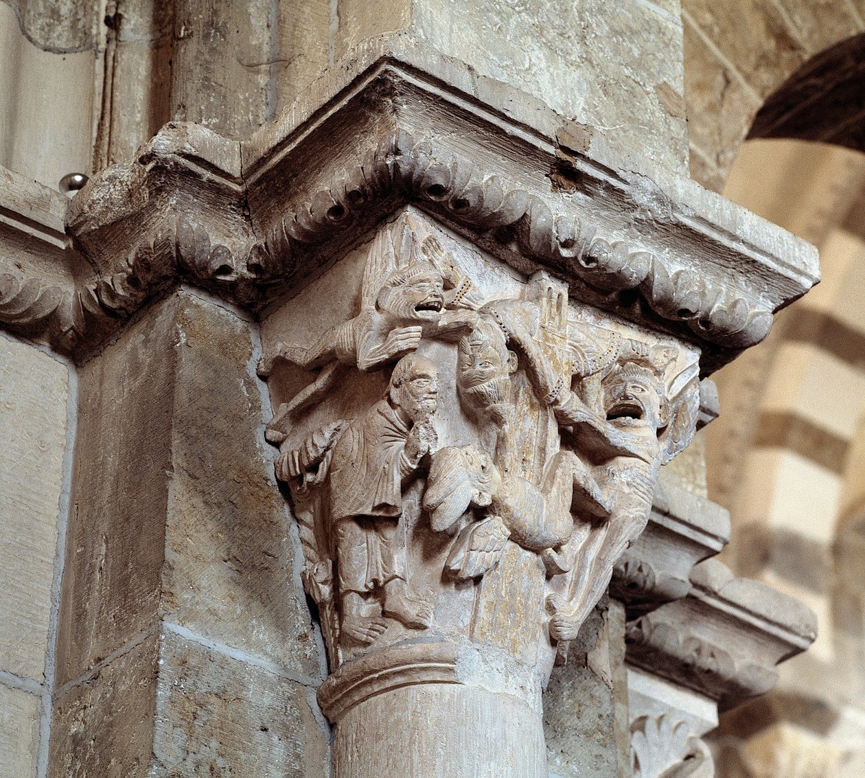 A visão de Santo Antônio de Pádua (capital esculpida) de Romanesque
