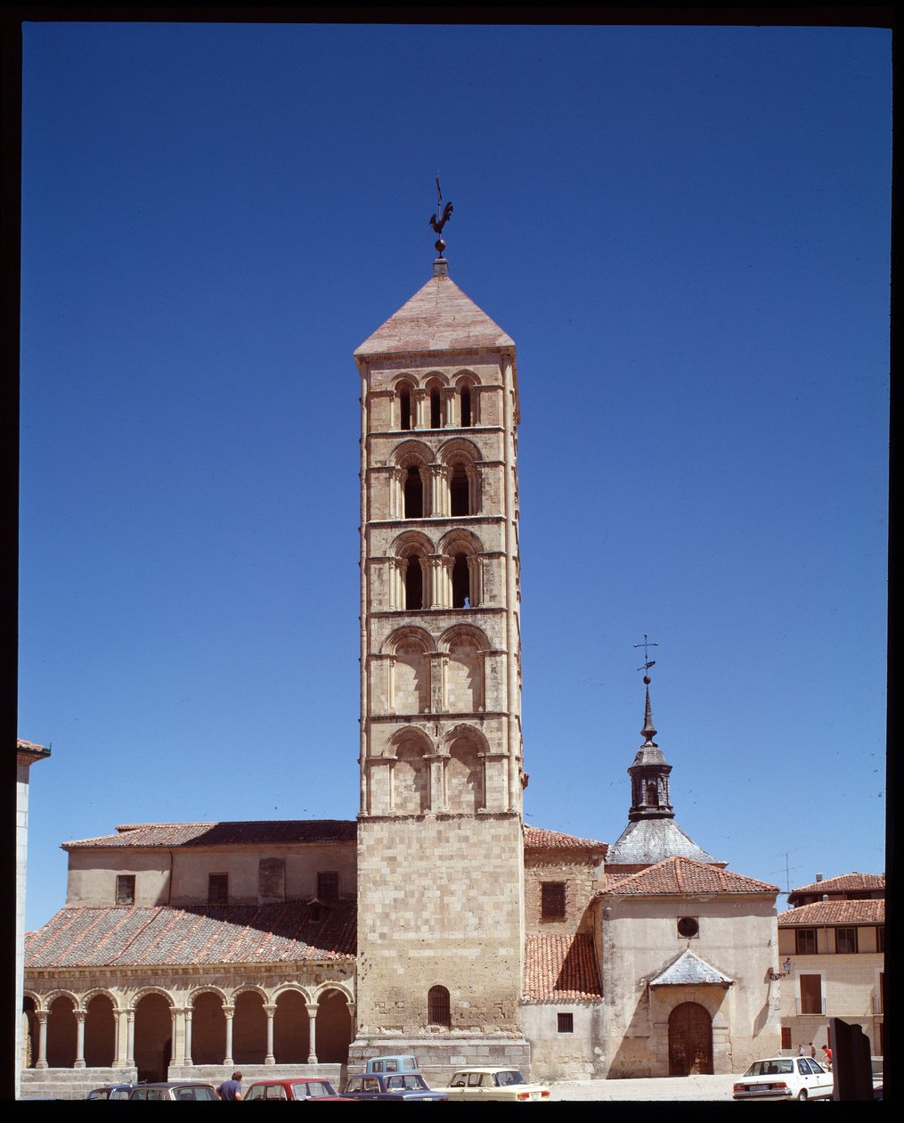 Vista da igreja de Romanesque