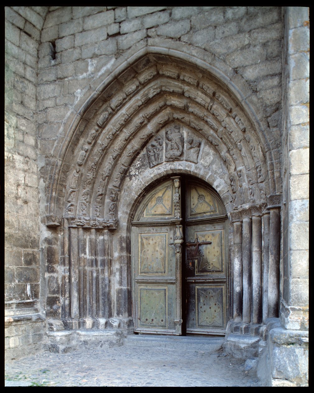 Vista da igreja de Romanesque