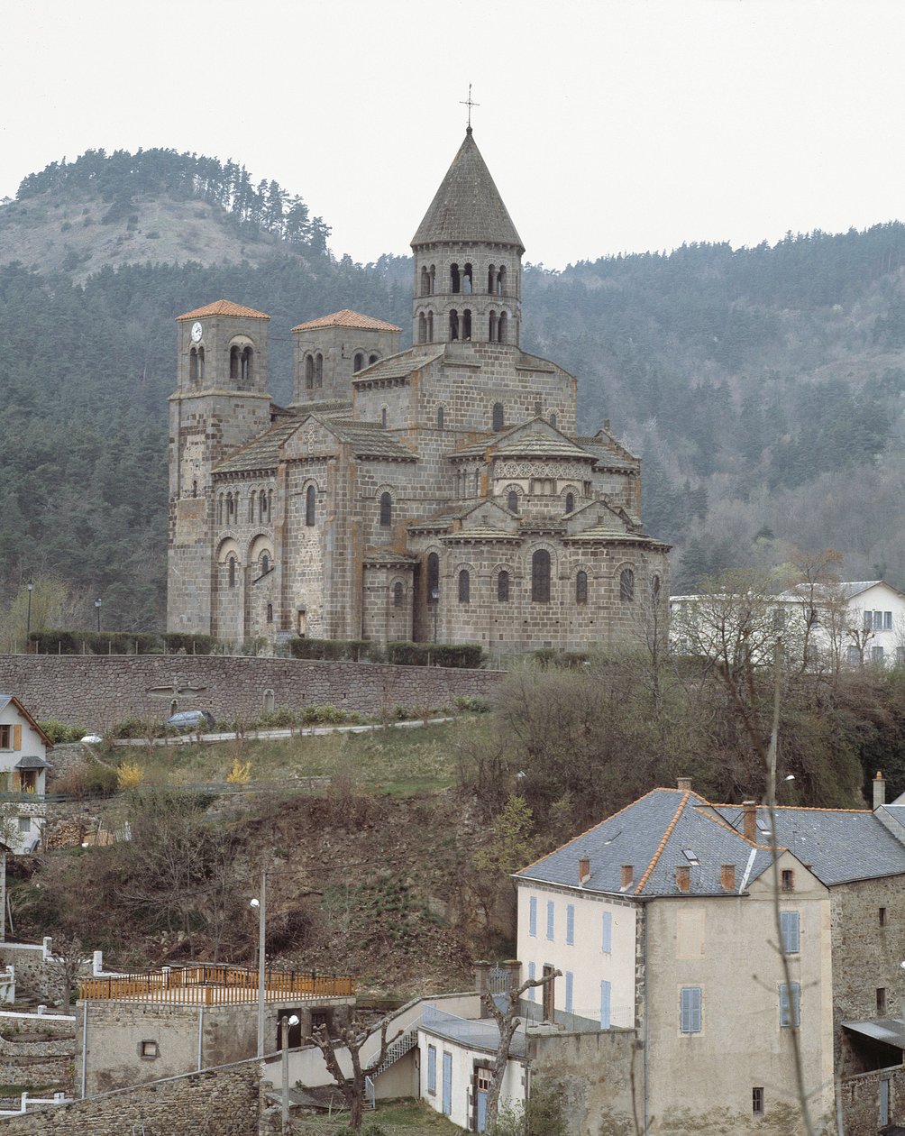 Vista da igreja de Romanesque