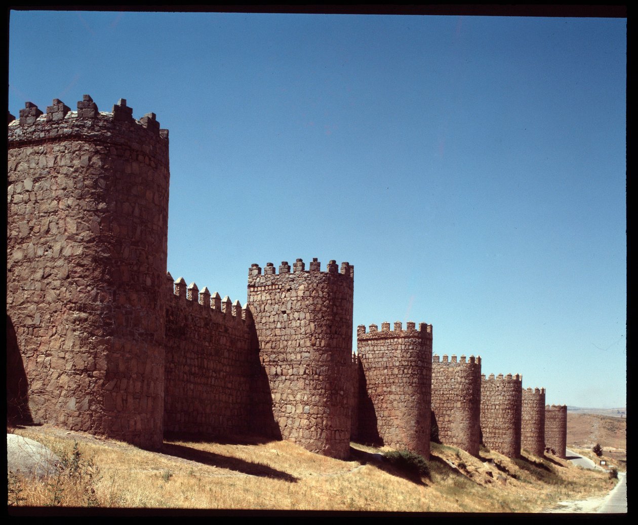 Vista das paredes de Ávila, Espanha (Vista das paredes de Ávila, Espanha) de Romanesque