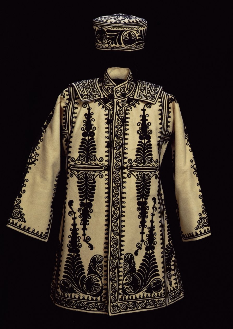 Jaqueta e chapéu (têxtil) de Romanian School
