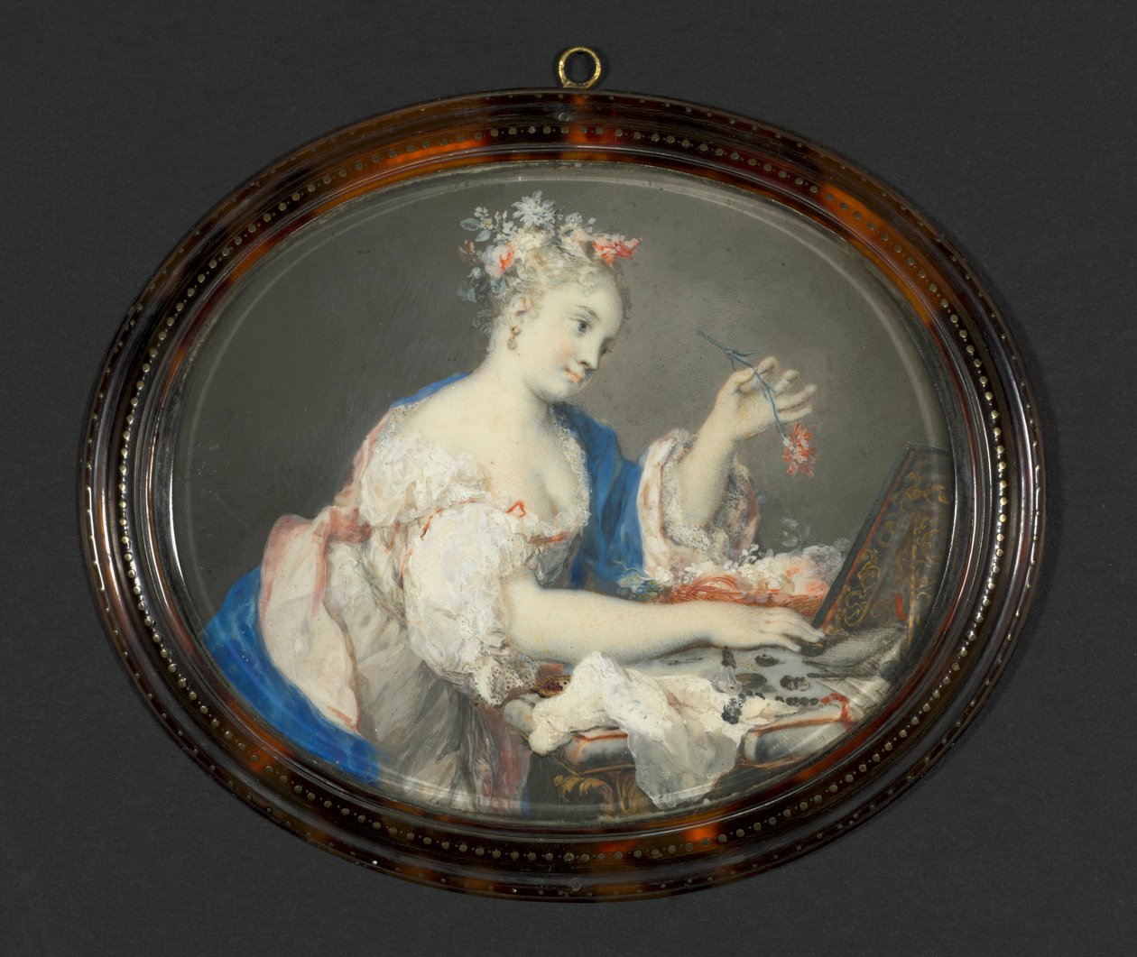 Uma Mulher a Pôr Flores no Cabelo, c. 1710. de Rosalba Carriera