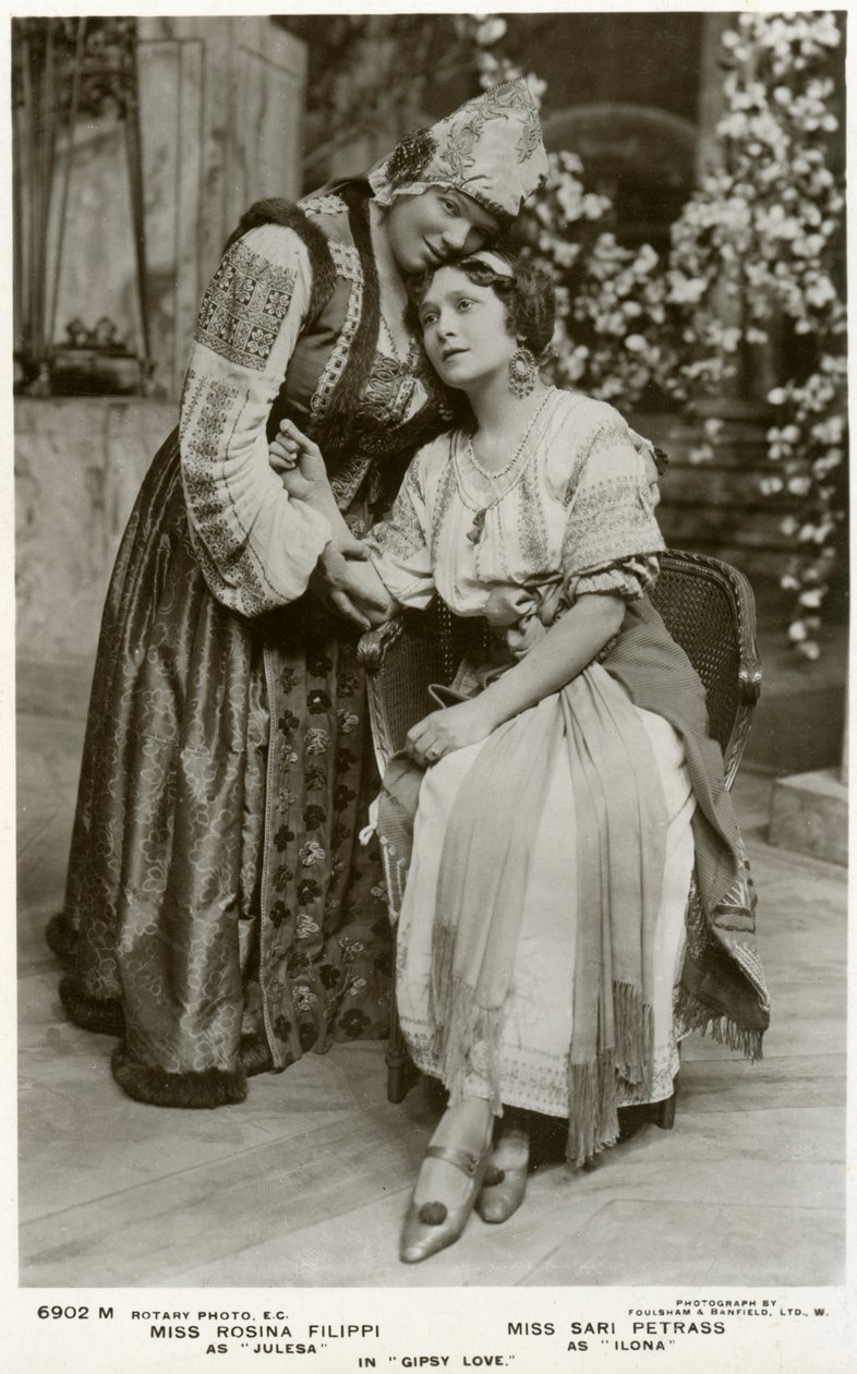 Rosina Filippi e Sari Petrass, atrizes, c1912. de Rotary Photo
