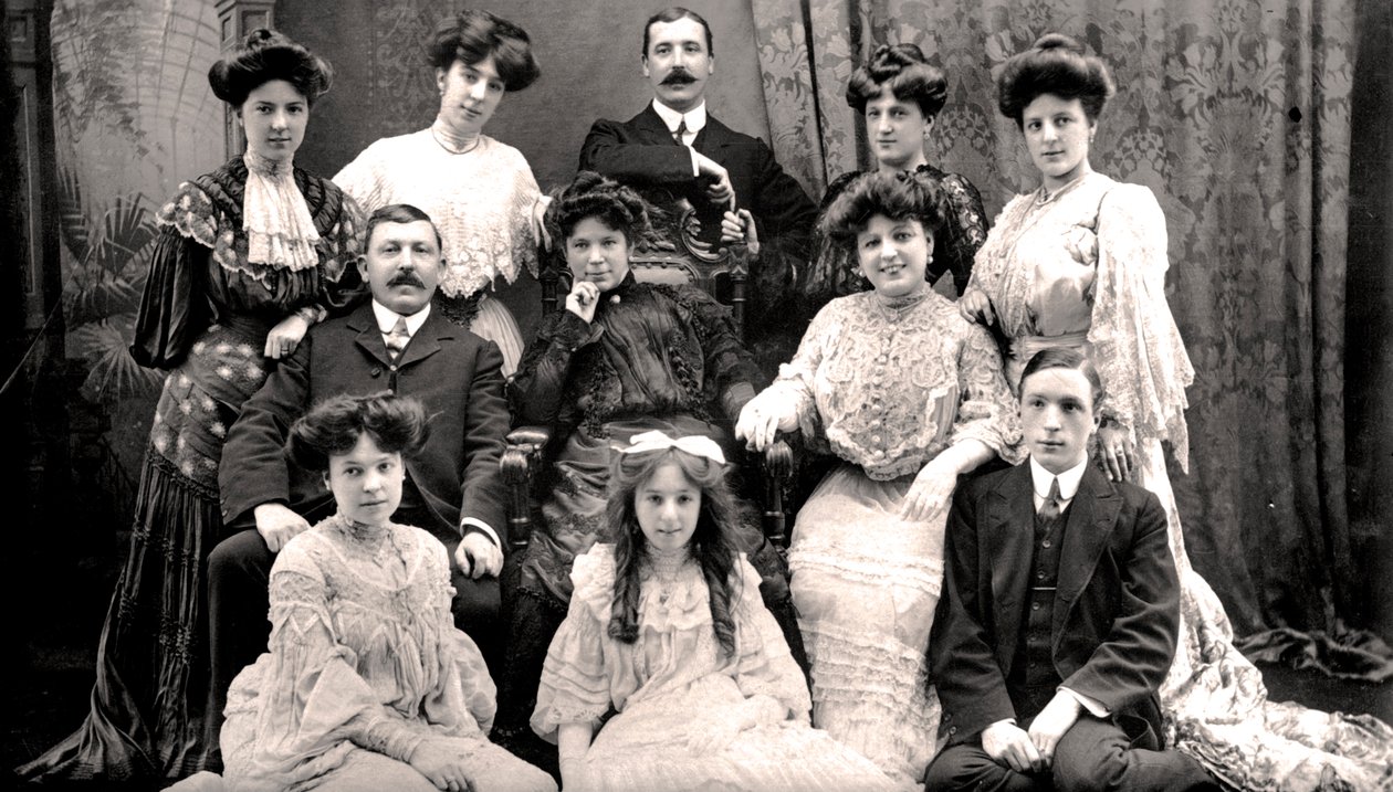 A família Lloyd, início do século XX. de Rotary Photo