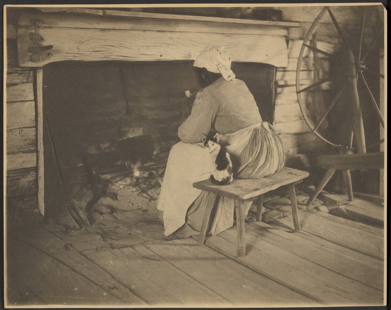 [Woman by the Hearth] de Rudolf Eickemeyer, Jr.