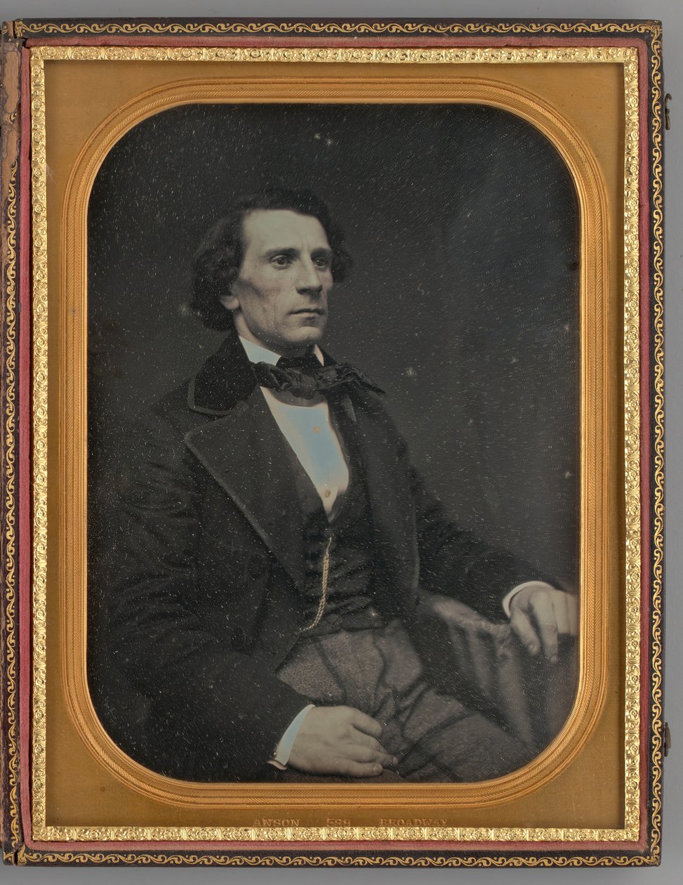Retrato sem título de um homem sentado, 1855. de Rufus Anson