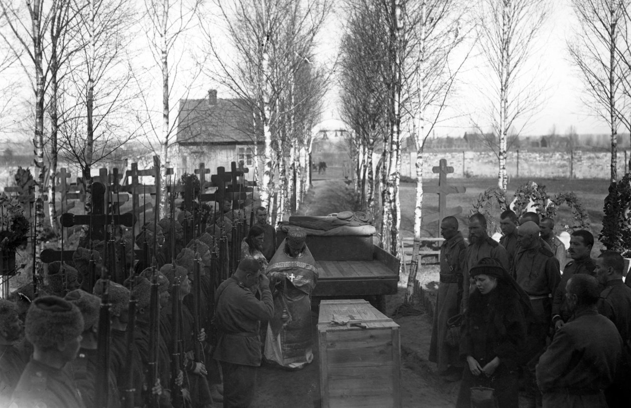 Um funeral de soldados em São Petersburgo de Russian Photographer