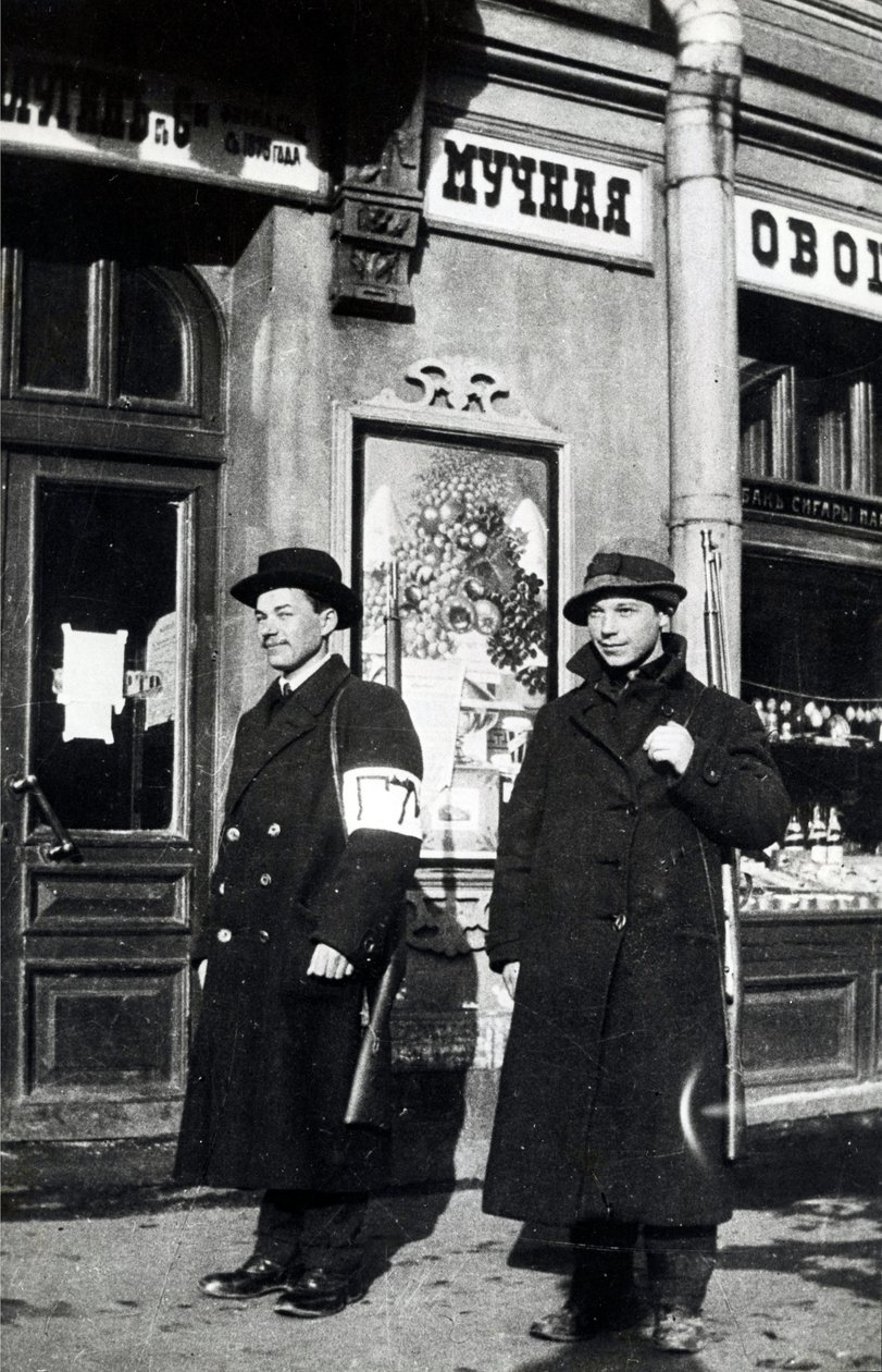 Milícia da cidade na Prospekt Kamennoostrovsky em Petrogrado, 1917 de Russian Photographer