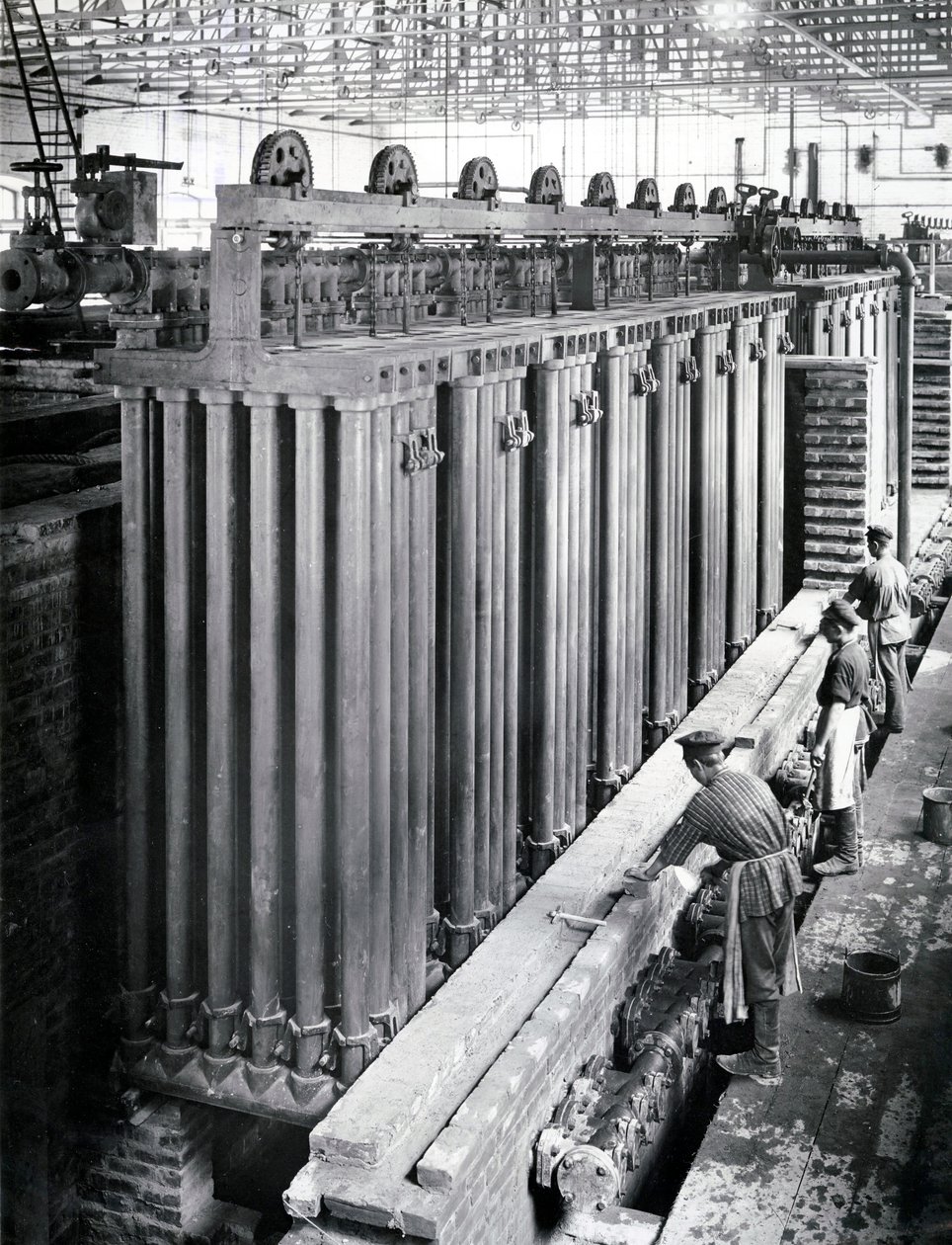 Interior da fábrica, São Petersburgo, c.1914 de Russian Photographer