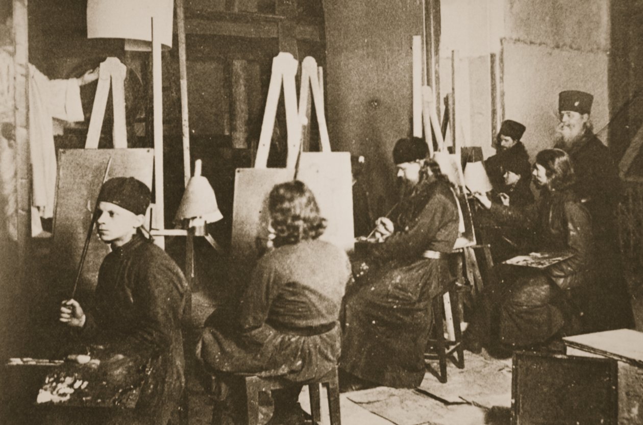 Pintura de ícone no mosteiro de Valamo no Lago Ladoga, c.1885 (foto sépia) de Russian Photographer