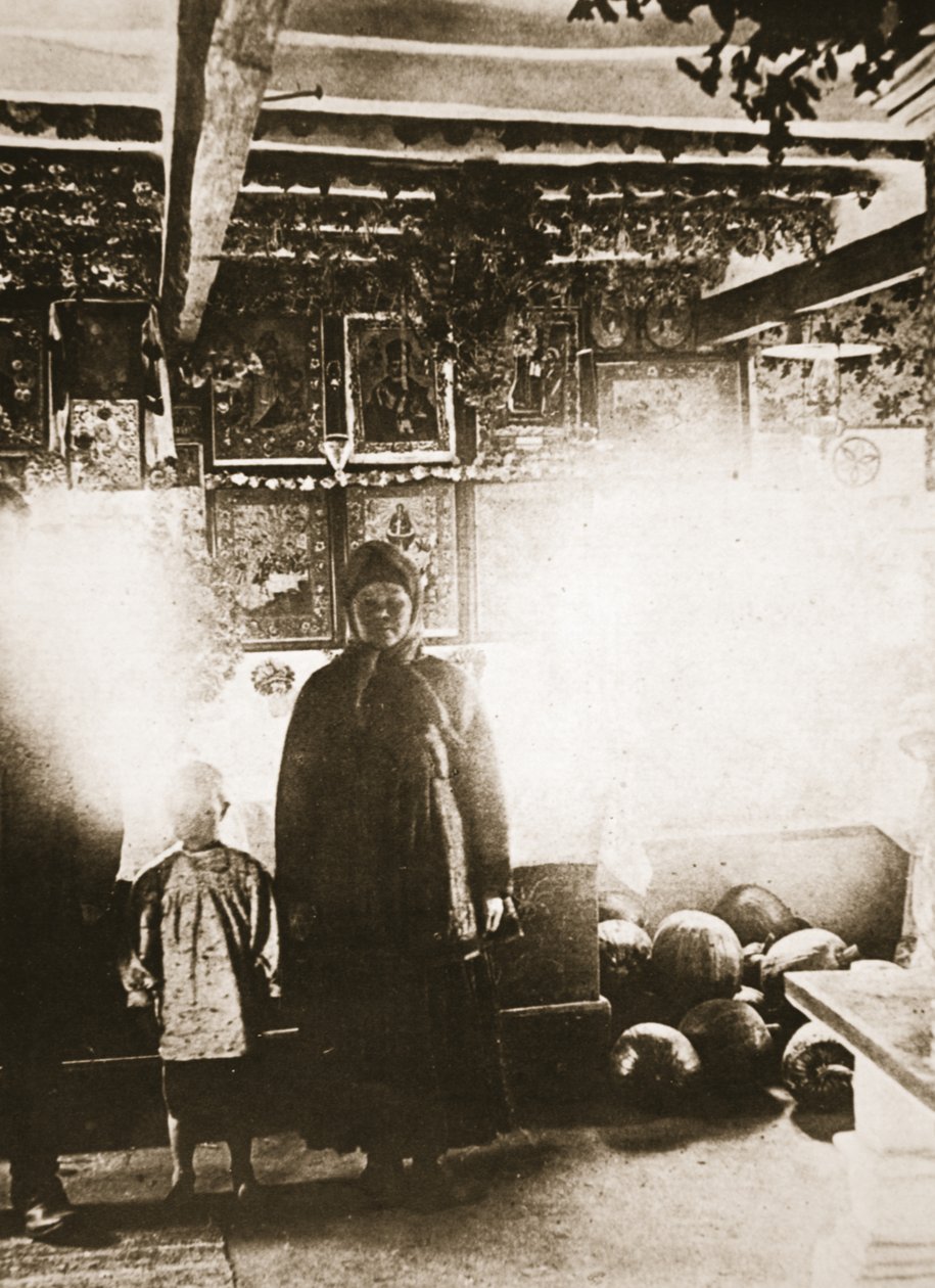 Interior de um ucraniano Khata (foto sépia) de Russian Photographer