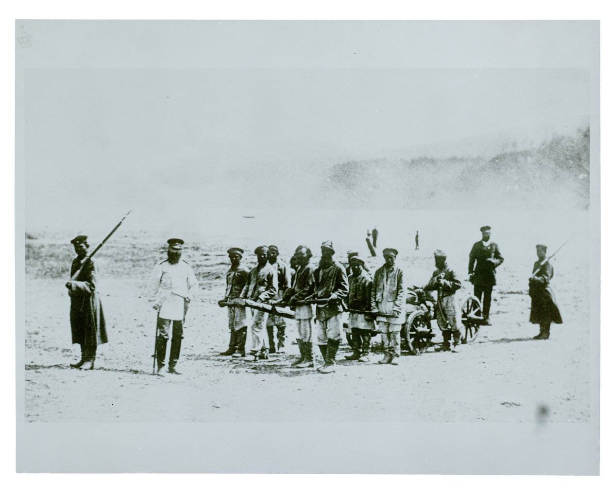 Prisioneiros na Sibéria, 1897 de Russian Photographer