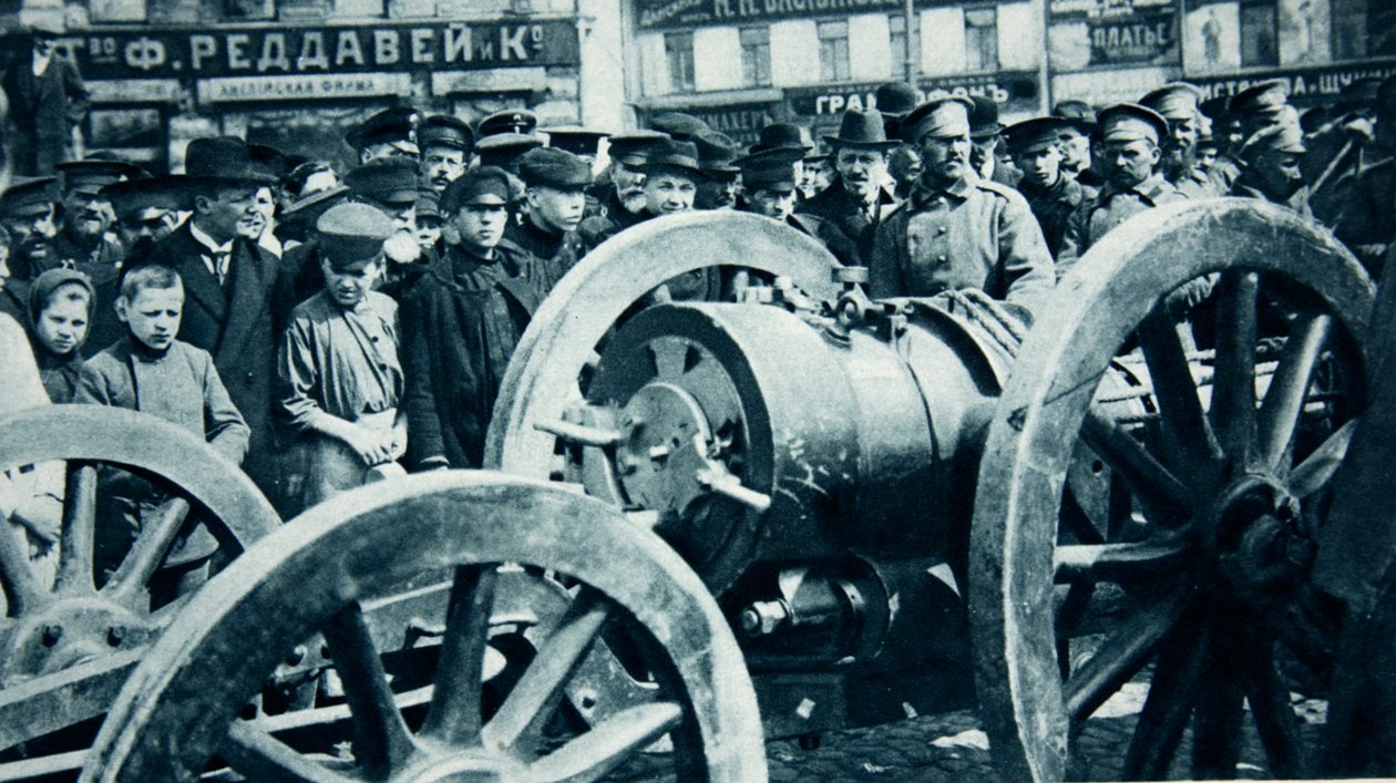 Rússia consolação sólida para a perda de Przemysl: um dos morteiros austríacos de 24-CM, capturados lá, em Moscou, do The Illustrated War News de Russian Photographer