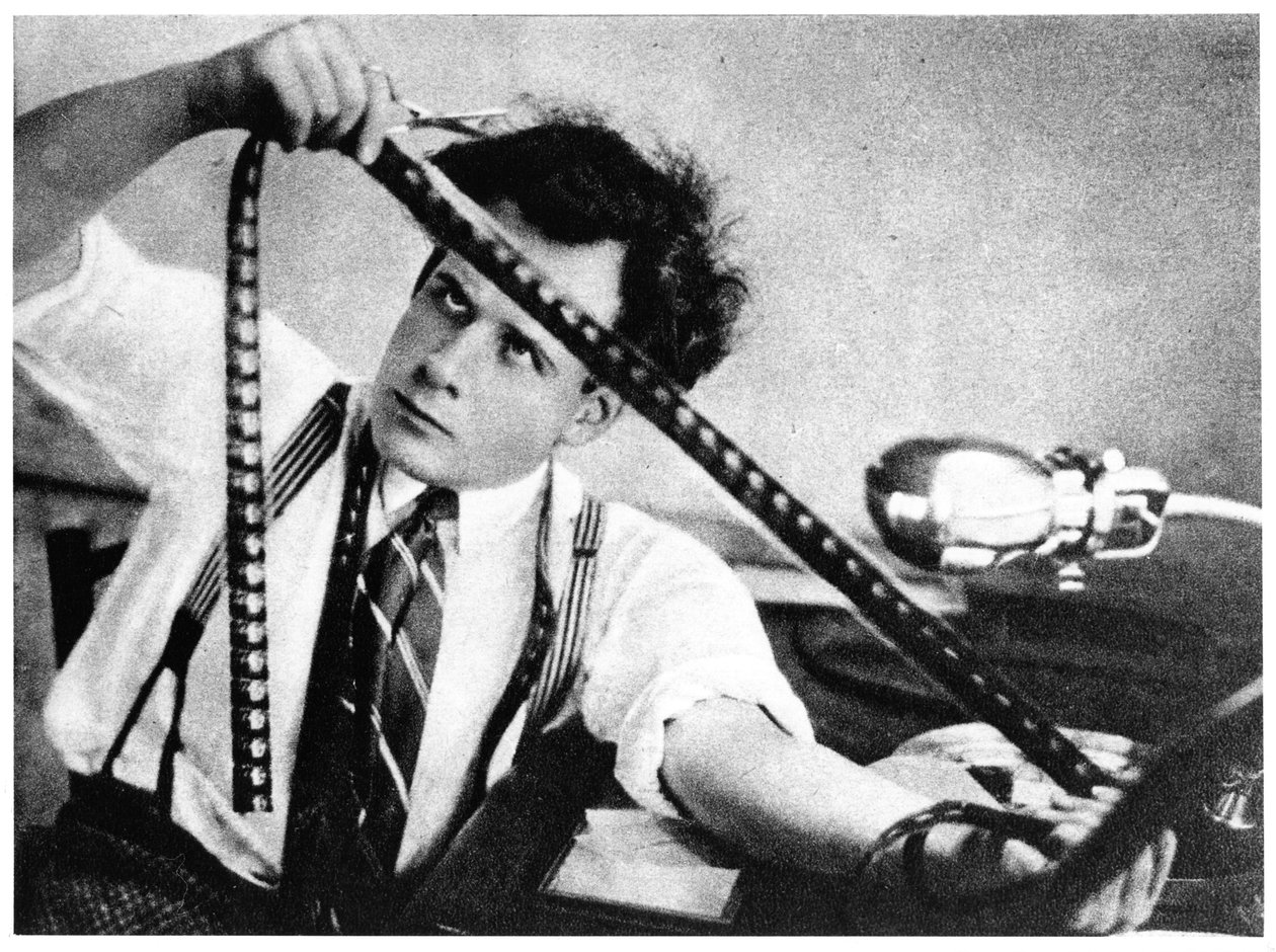 Sergei Eisenstein (1898-1948) edita o filme Outubro de 1928, de Serge Eisenstein, Reflexões dun cineaste, publicado em Moscou, 1958 de Russian Photographer
