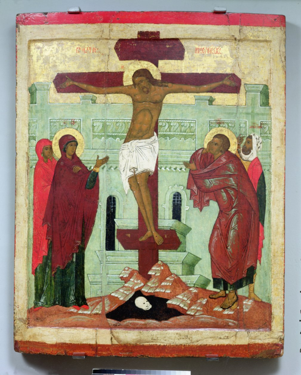 Ícone representando a Crucificação com a Virgem, Maria Madalena, São João e o Centurião Longinus, Escola de Novgorod (tempera no painel) de Russian School