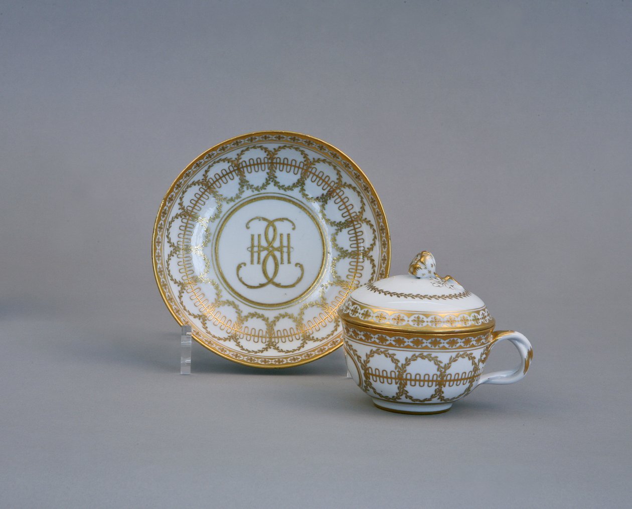 Xícara e Pires com o Monograma da Fábrica Imperial de Porcelana Catarina II, 1770-1780 de Russian Master
