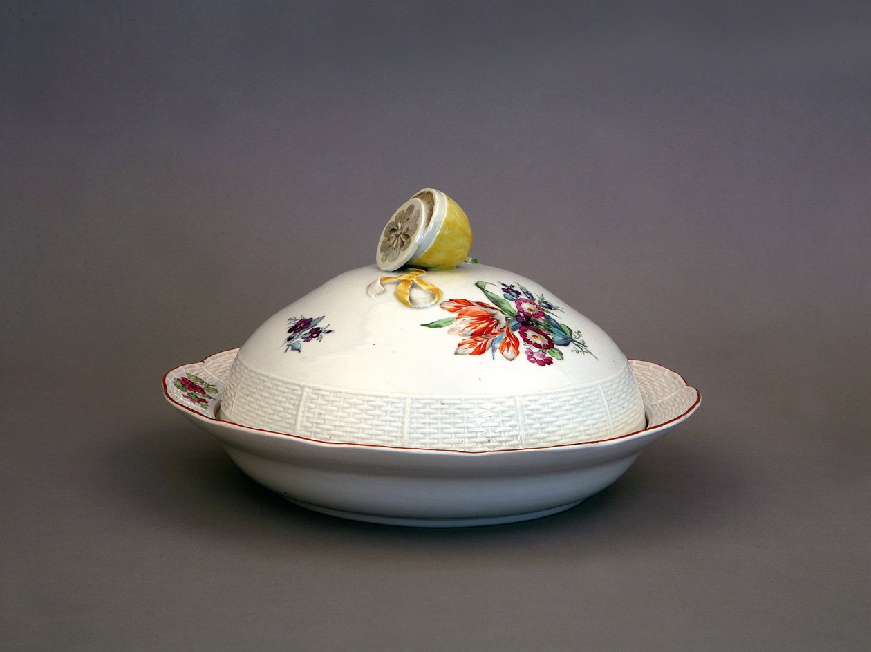 Terrina do Serviço Imperial de Jantar em Porcelana Fábrica Imperial de Porcelana, 1775-1780 de Russian Master