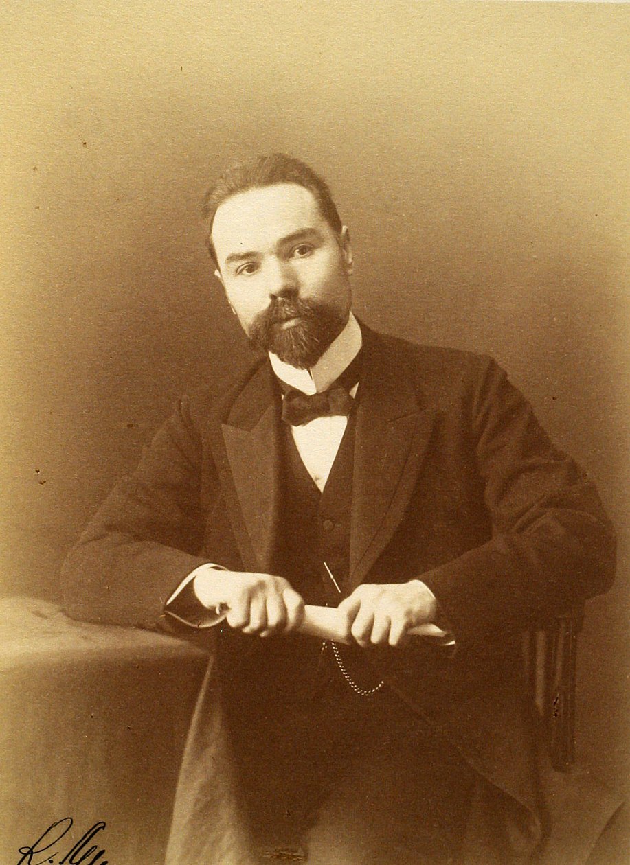Retrato do autor e poeta Valery Yakovlevich Bryusov (1873-1924) de Russian Photographer