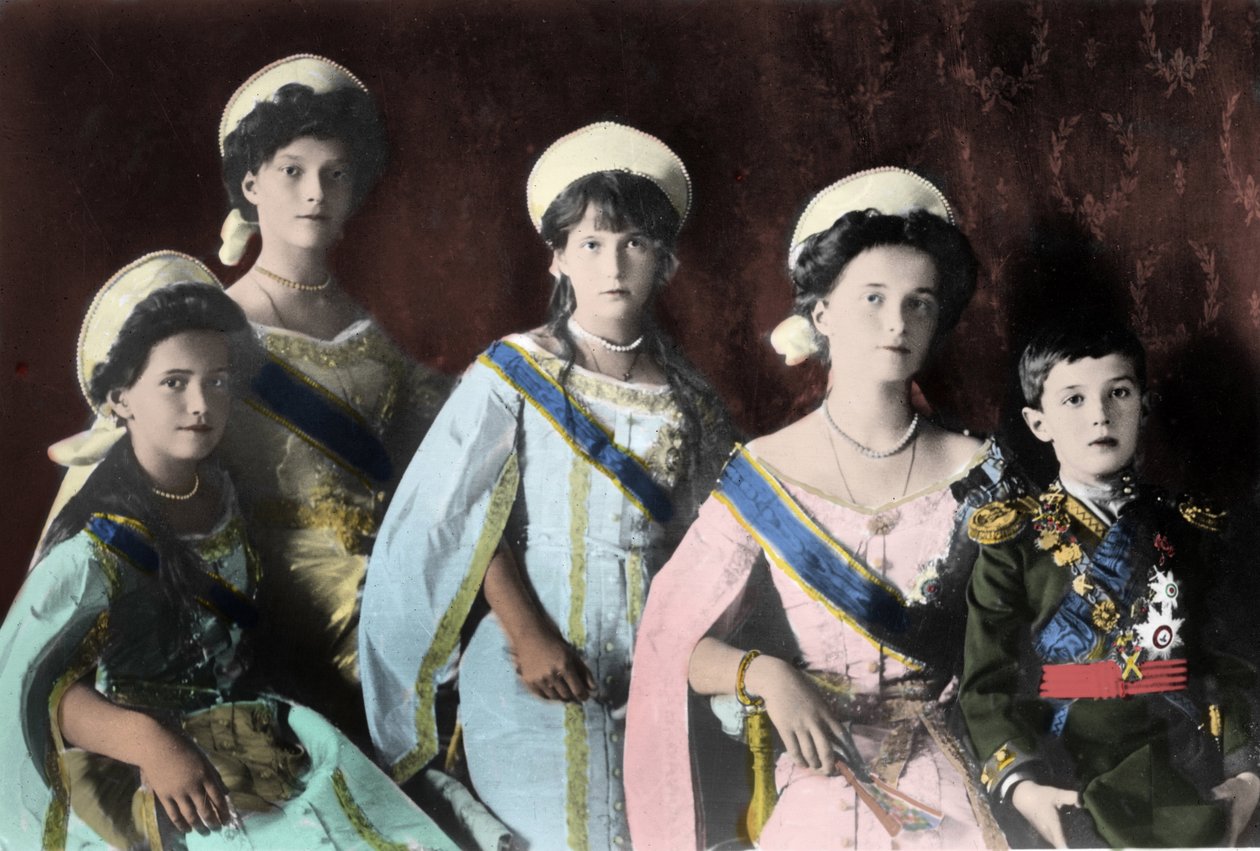 Retrato dos filhos do czar russo Nicolau II (1868-1918) de Russian Photographer