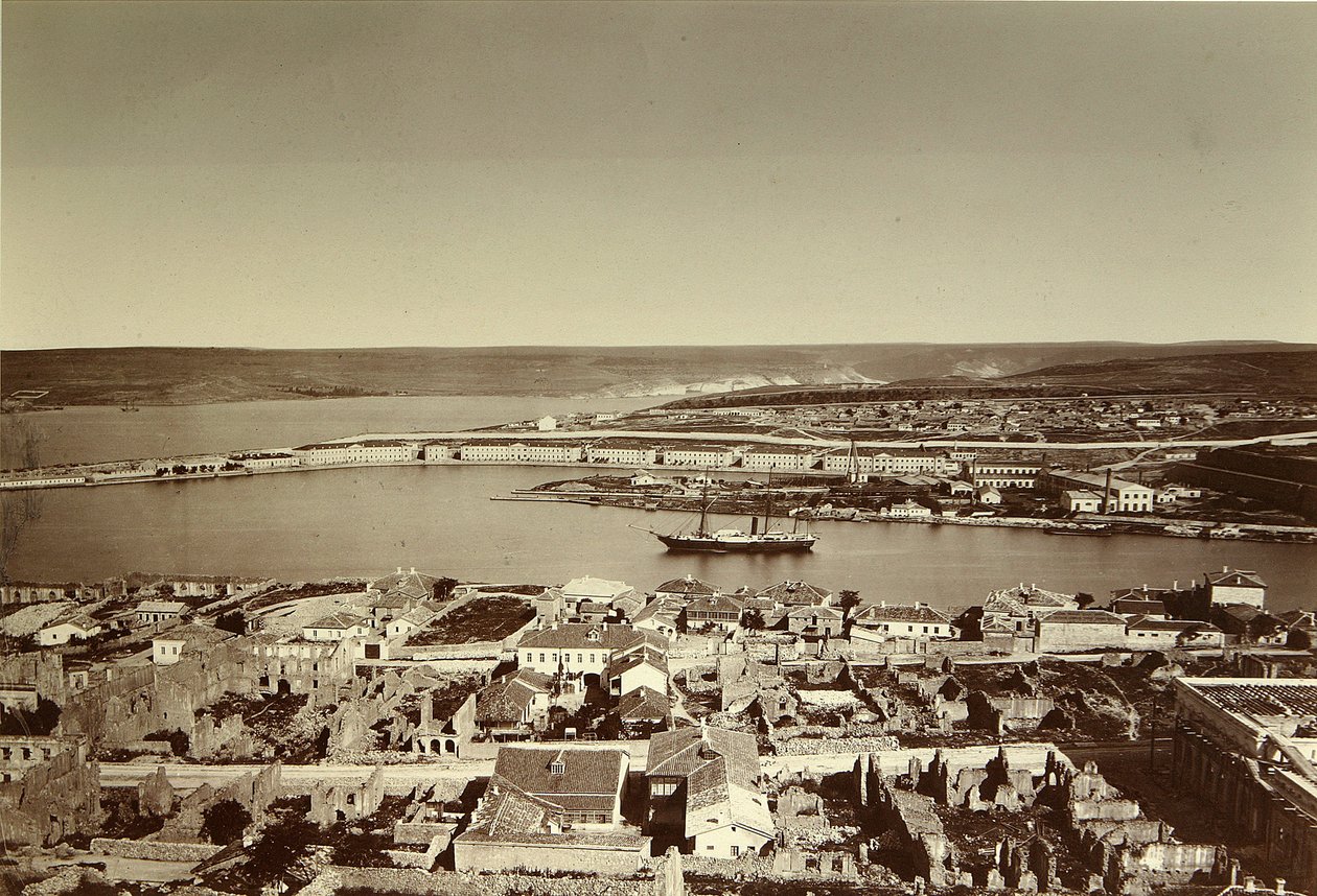 A baía do Sul e Cape Paul em Sebastopol (Sebastopol). Foto de albumina, final da década de 1850. Instituto de História da Cultura Material, São Petersburgo de Russian Photographer