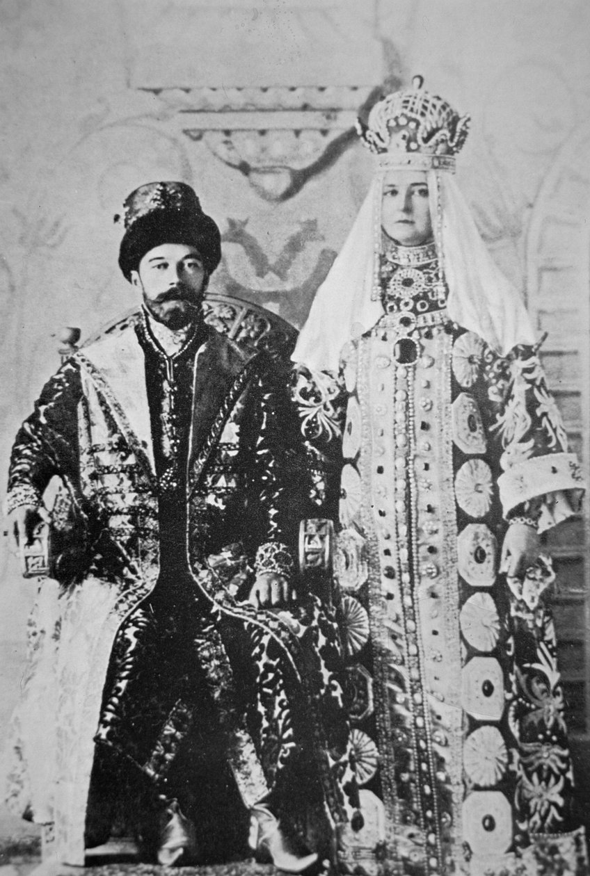 O czar Nicolau II e a czaritsa Alexandra em plena coroação regalia, maio de 1896 (foto a p/b) de Russian Photographer