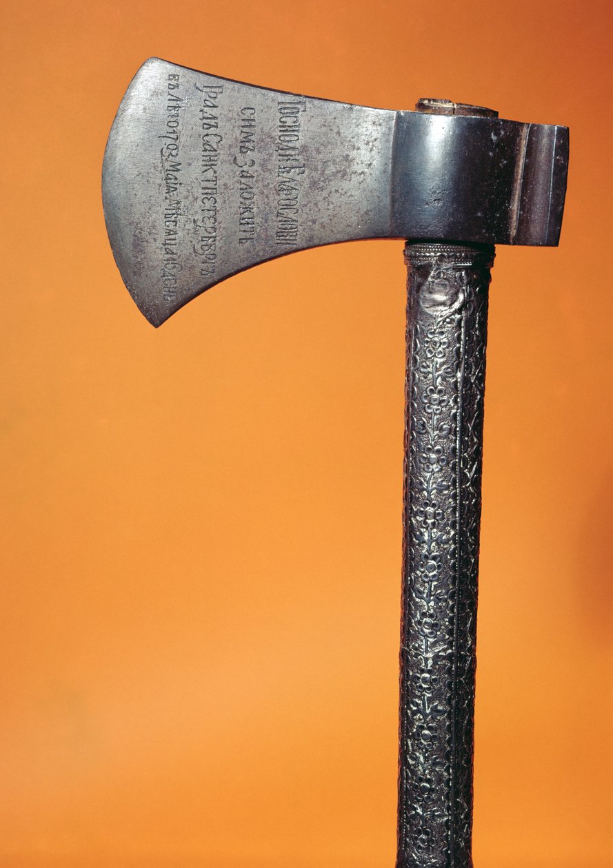 Machado com o qual Pedro, o Grande (1672-1725) lançou a primeira pedra durante a fundação de São Petersburgo em 16 de maio de 1703 (metal) de Russian School