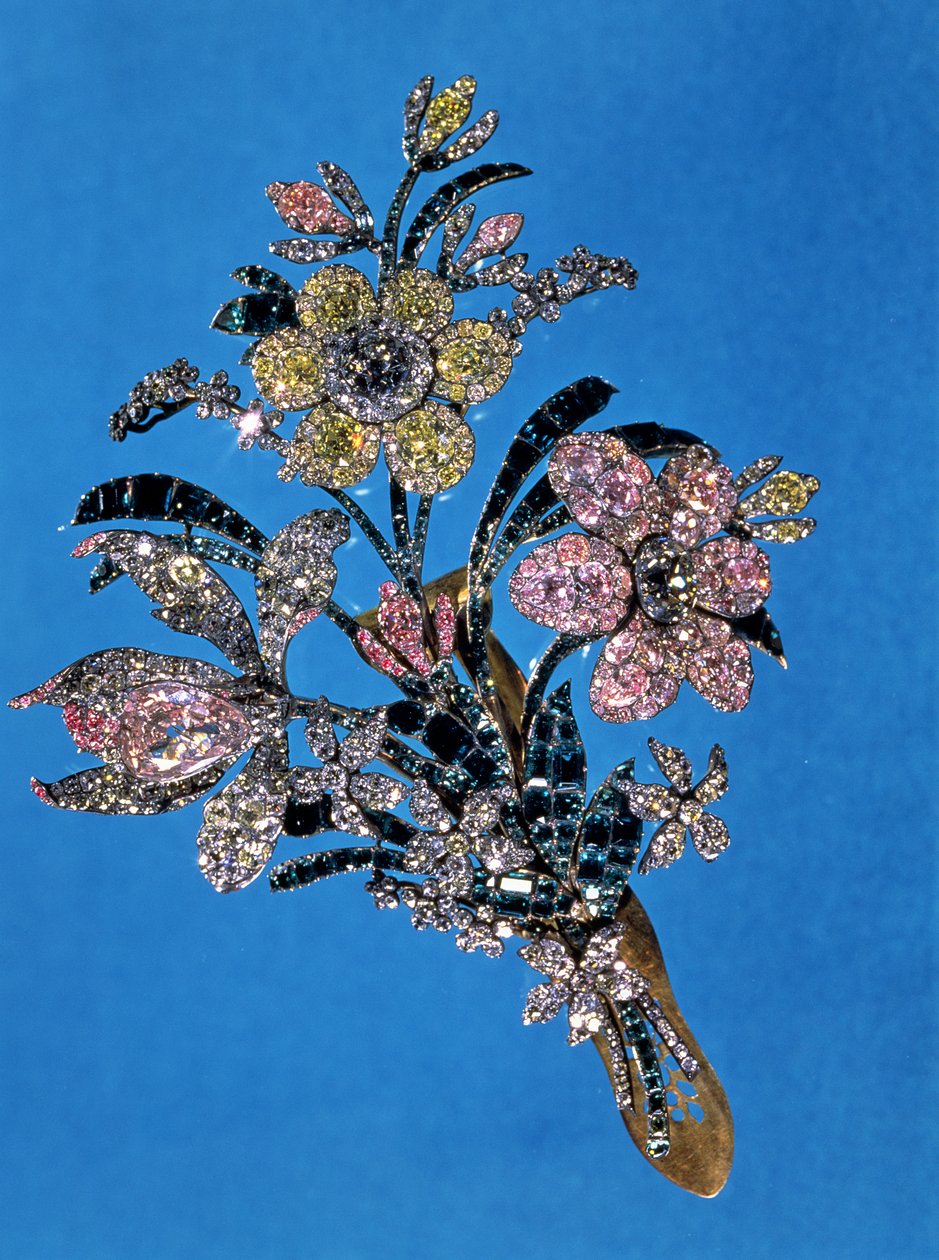 Broche em forma de um grande buquê com diamantes e esmeraldas de lapidação brilhante, c.1760 (ouro, prata, diamantes e esmeraldas) de Russian School