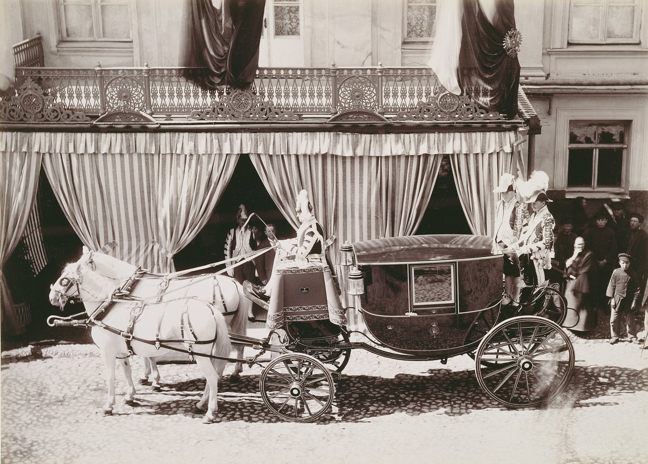 Transporte chegando ao casamento do czar Nicolau II (1868-1918) à princesa Alexandra de Hesse (1872-1918), c.1896 de Russian School