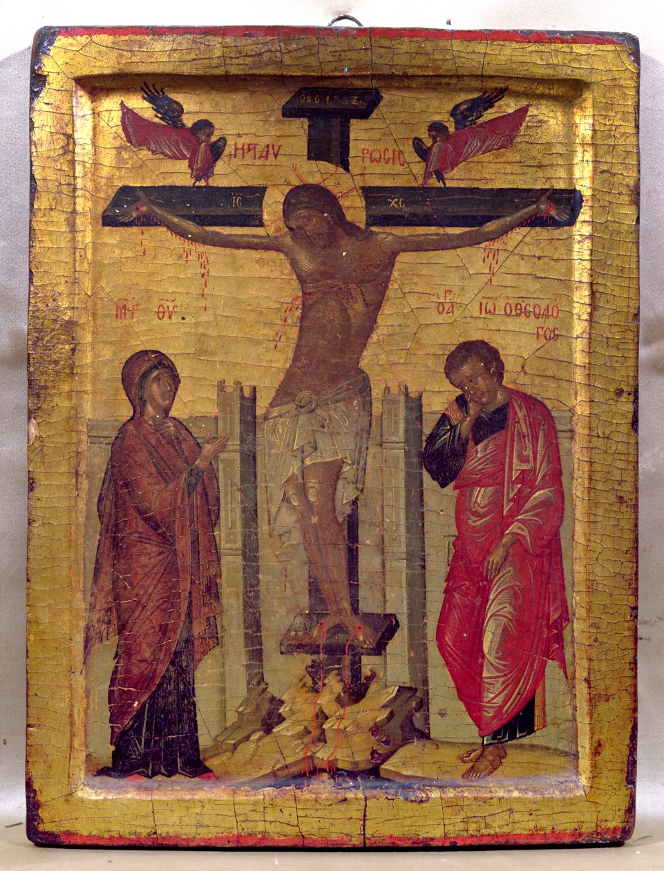 Cristo na cruz (tempera e folha de ouro no painel) de Russian School