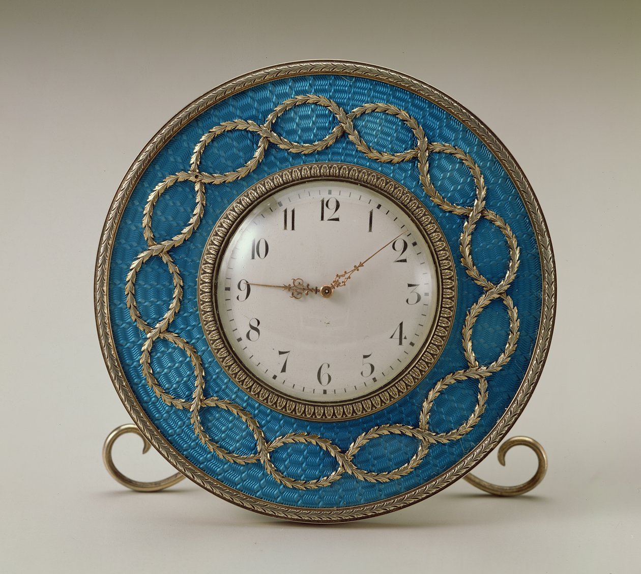 Relógio Fabergé, c.1890 (prata-dourada e esmalte) de Russian School