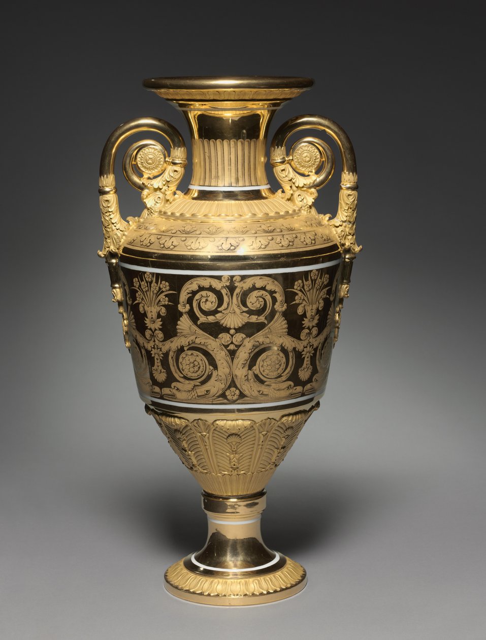 Vaso, fabricado pela Fábrica Imperial de Porcelana de São Petersburgo, c.1820-30 de Russian School