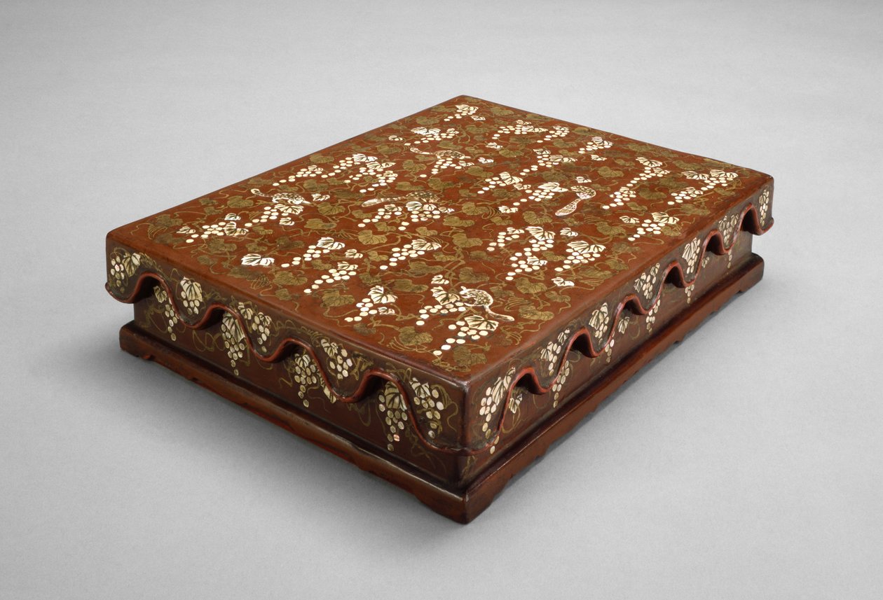 Caixa para instrumentos de escrita (laca, madeira, madrepérola e ouro) de Ryukyuan culture