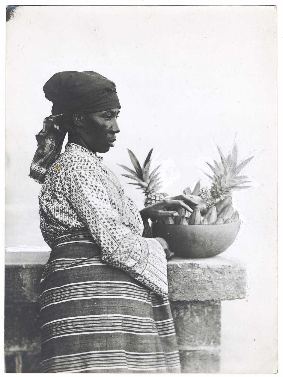 Sra. Harding, que anda 30 milhas por dia, c.1920 (impressão em prata de gelatina) de S. W. and Co. Partridge