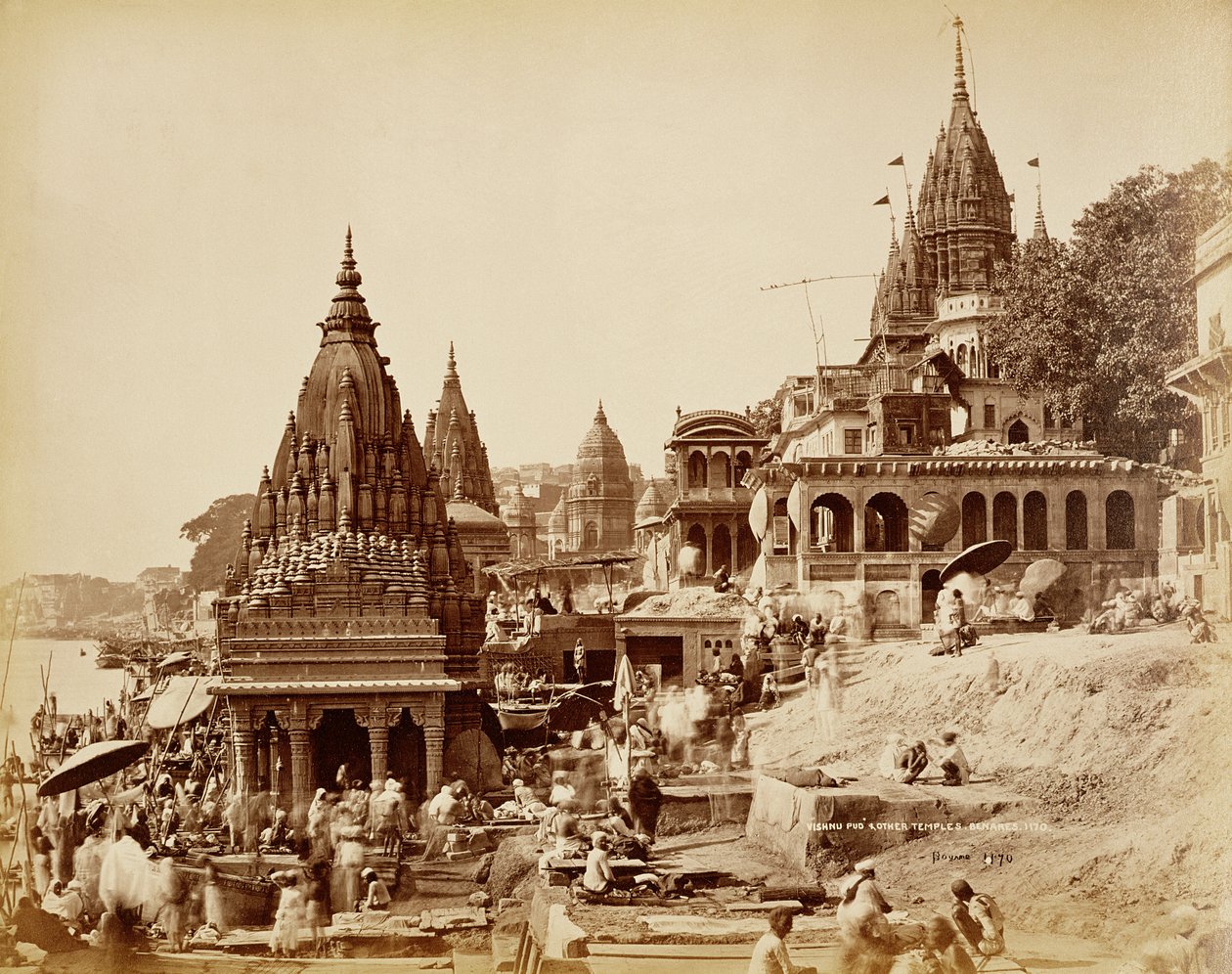 Vishnu Pud e outros templos, Benares (foto sépia) de Samuel Bourne