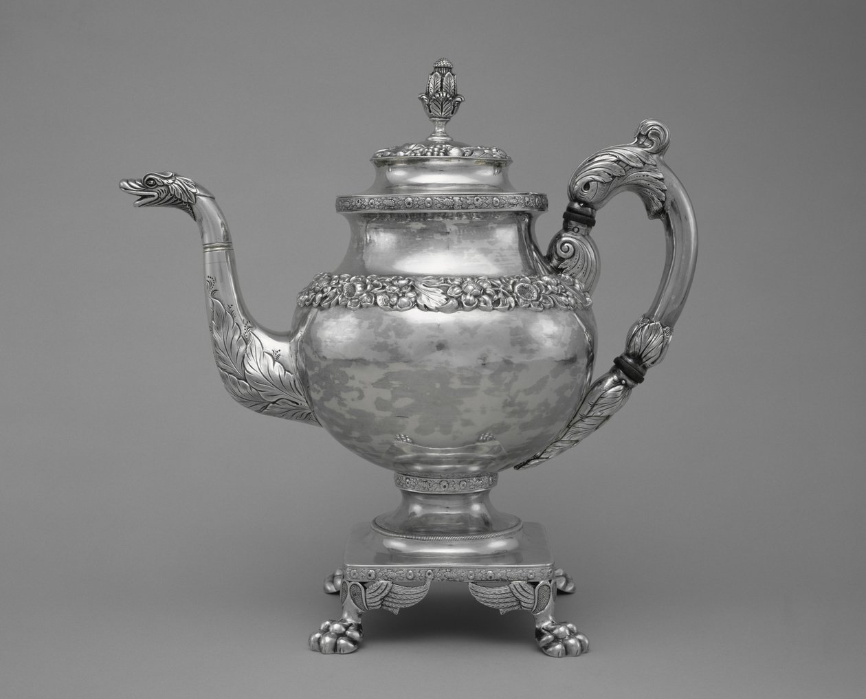 Cafeteira, parte de um serviço de chá e café, 1824-27 (prata) de Samuel Kirk