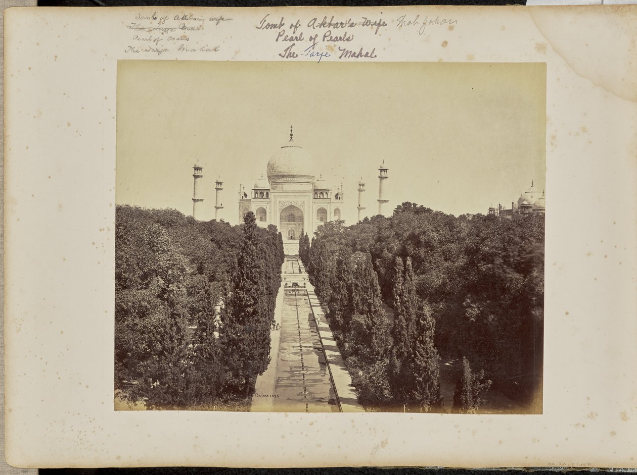 Agra; o Taj e o jardim, vistos do portão de entrada de Samuel Bourne