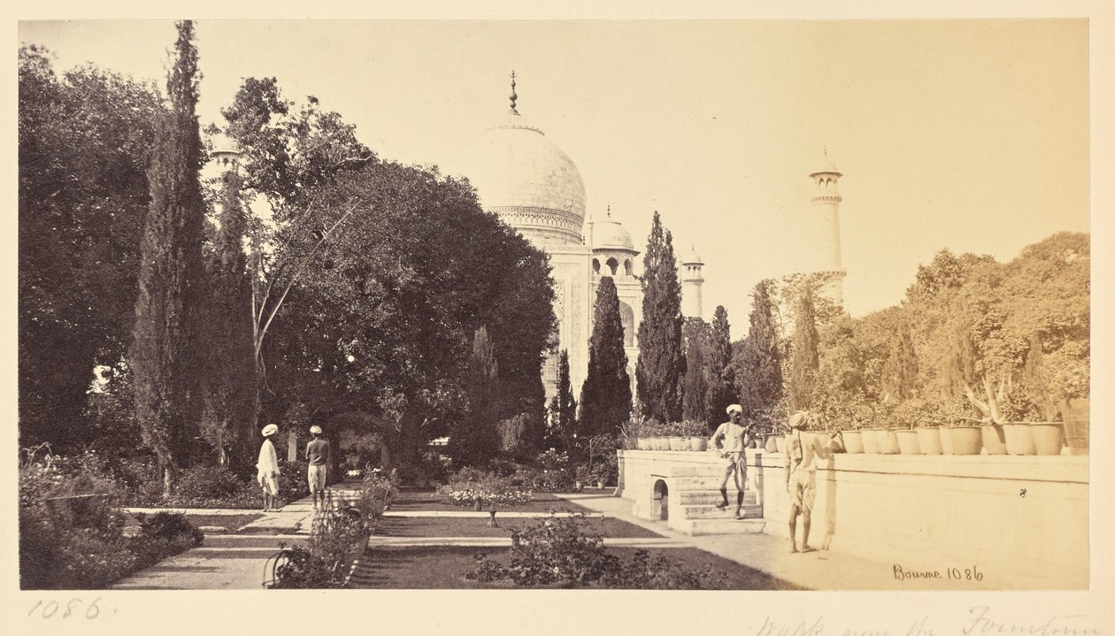 Agra; o Taj, visto do passeio perto da fonte de Samuel Bourne