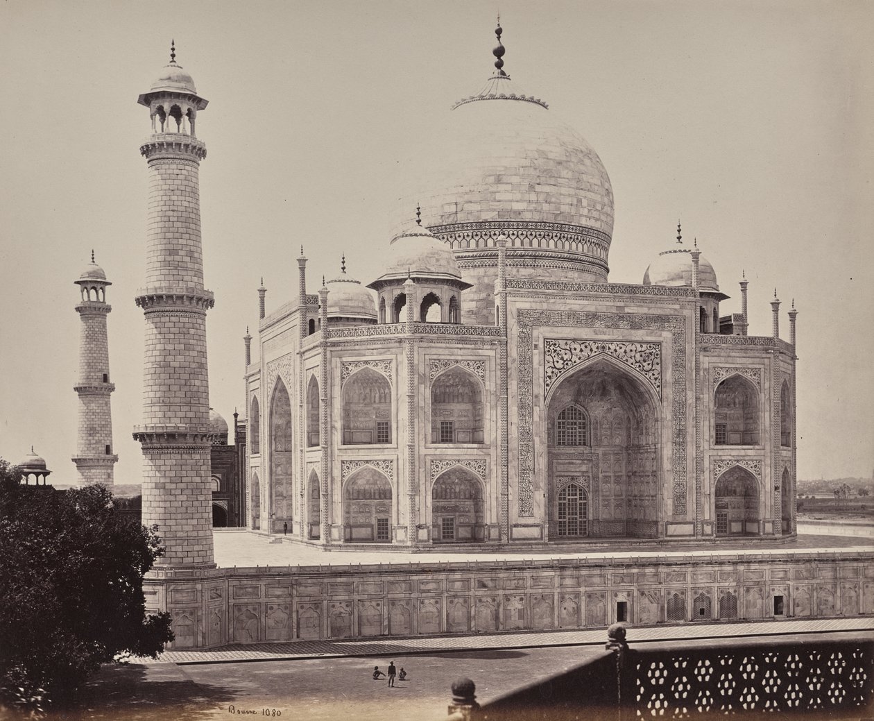 Agra. Vista do Taj a partir de um canto do quadrilátero de Samuel Bourne