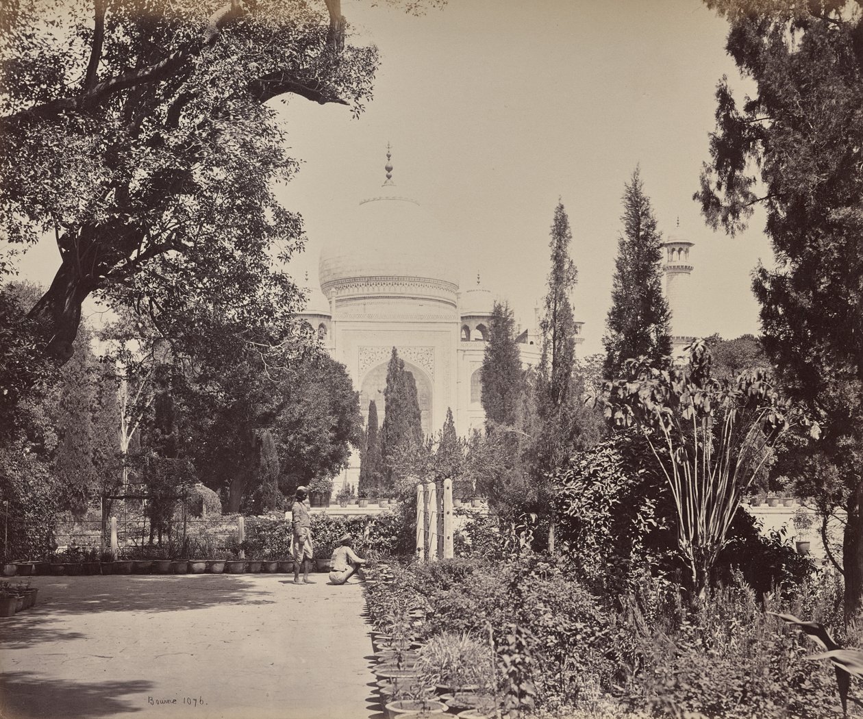Agra. Vista do Taj a partir do jardim de Samuel Bourne