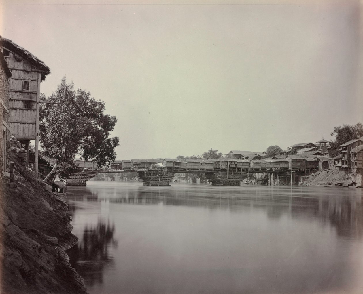 Ponte das lojas, Srinagar, Caxemira, 1864. de Samuel Bourne